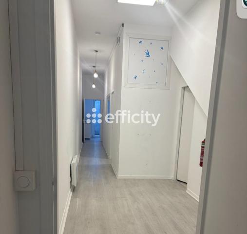 Local Commercial
         5 pièces
        - 90 m² 430 000 € *