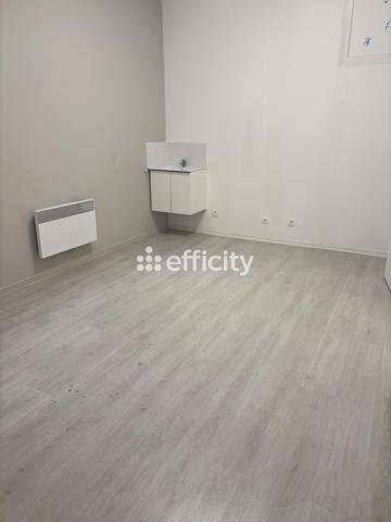 Local Commercial
         5 pièces
        - 90 m² 430 000 € *