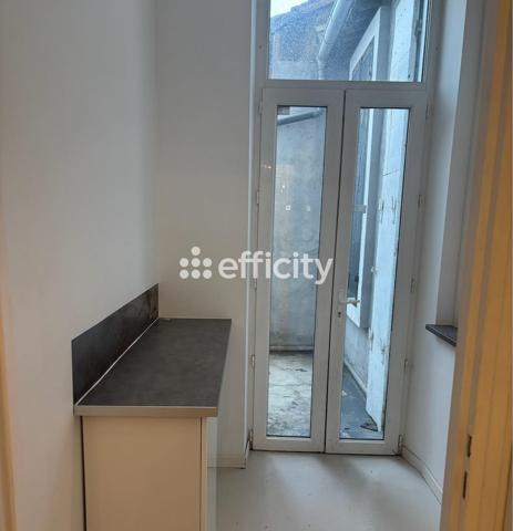 Local Commercial
         5 pièces
        - 90 m² 430 000 € *