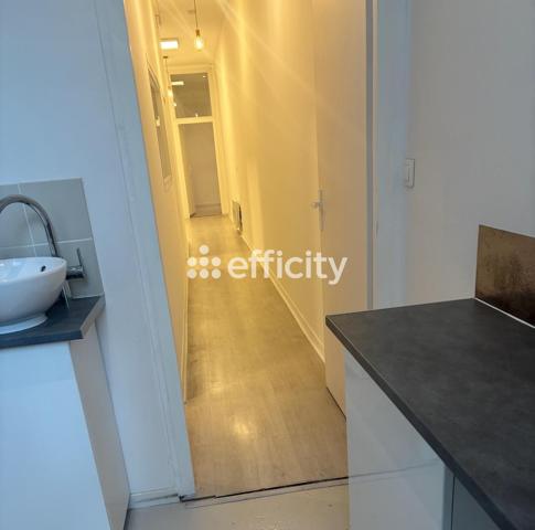 Local Commercial
         5 pièces
        - 90 m² 430 000 € *
