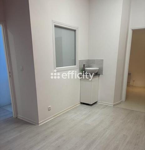 Local Commercial
         5 pièces
        - 90 m² 430 000 € *
