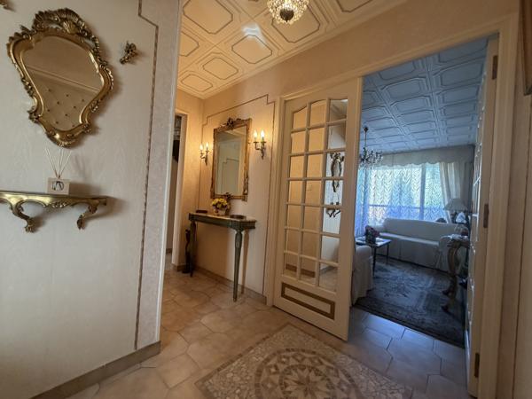 Appartement
         5 pièces
        - 81 m² 240 000 € *
