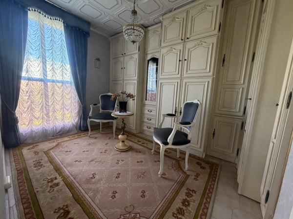 Appartement
         5 pièces
        - 81 m² 240 000 € *