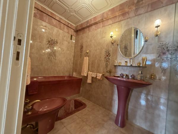 Appartement
         5 pièces
        - 81 m² 240 000 € *
