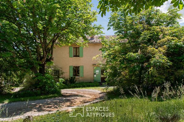 Entre nature et lumière, une bastide du XVIIIe siècle au pied de la montagne de Lure