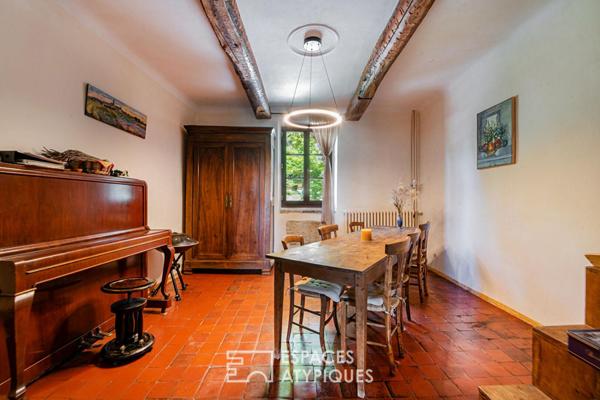 Entre nature et lumière, une bastide du XVIIIe siècle au pied de la montagne de Lure