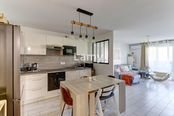 Appartement t4 de 79 m2, balcon, garage sous-terrain