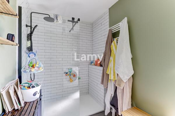 Appartement t4 de 79 m2, balcon, garage sous-terrain