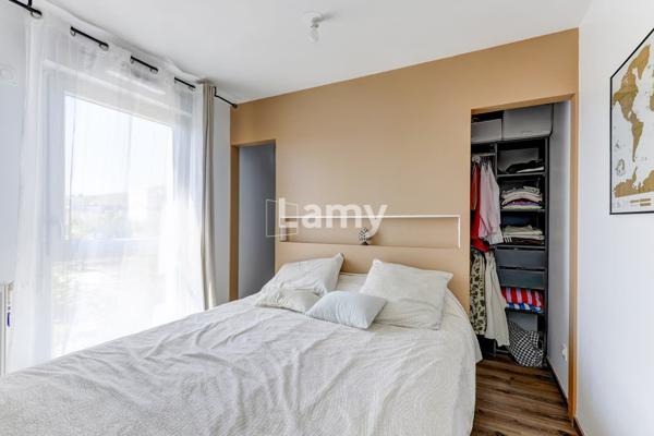 Appartement t4 de 79 m2, balcon, garage sous-terrain