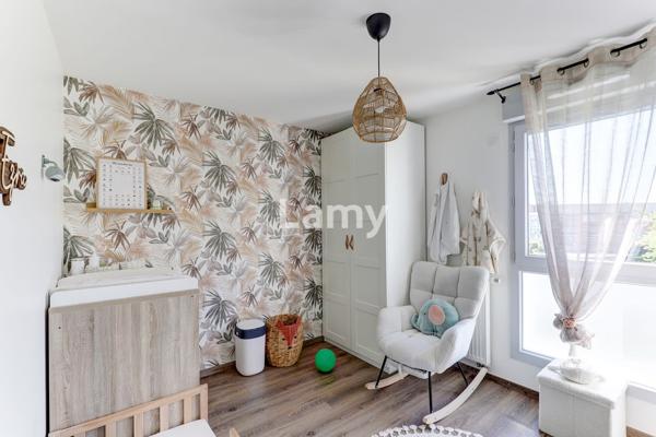 Appartement t4 de 79 m2, balcon, garage sous-terrain