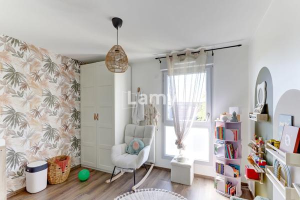 Appartement t4 de 79 m2, balcon, garage sous-terrain