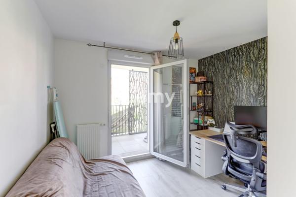 Appartement t4 de 79 m2, balcon, garage sous-terrain