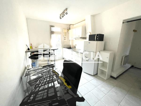 Location Studio meublé 23.28 m² - 26 RUE BRANDIS Marseille 13005