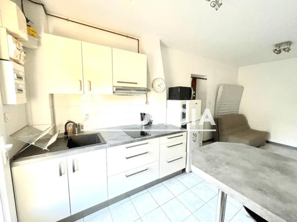 Location Studio meublé 23.28 m² - 26 RUE BRANDIS Marseille 13005