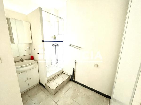 Location Studio meublé 23.28 m² - 26 RUE BRANDIS Marseille 13005