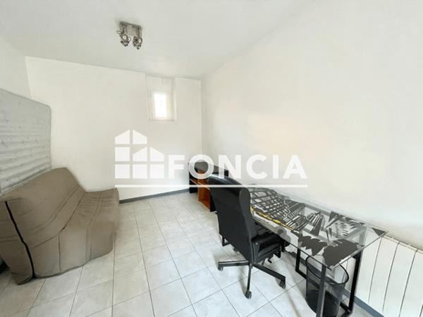 Location Studio meublé 23.28 m² - 26 RUE BRANDIS Marseille 13005