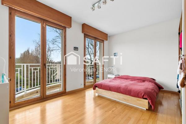 Le Mesnil Le Roi - Maison familiale 6P de 238m2 sur un terrain de 1273m2