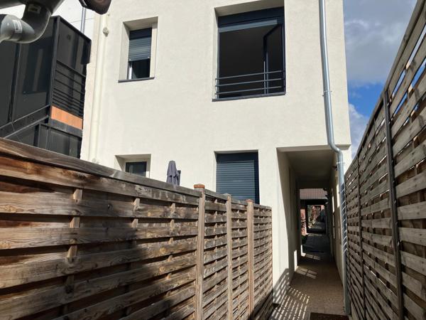 2 pièces dans mini copropriété avec jardin