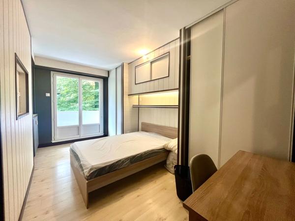 Dpt Finistère (29), à vendre QUIMPER Ouest - appartement rénové meublé T5 en collocation de 96 m² habitable - deux loggias -Cave