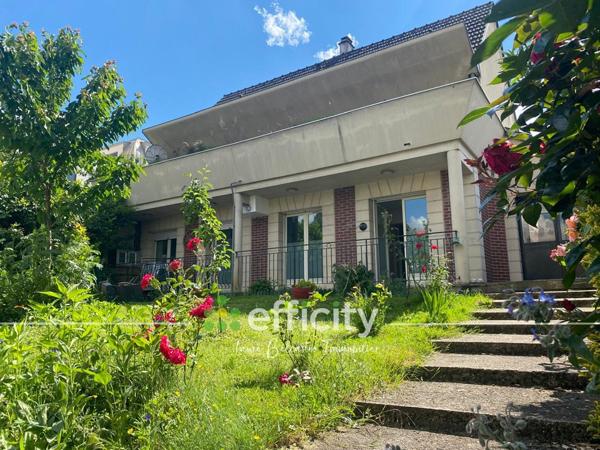 Appartement
         5 pièces
        - 110 m² 360 000 € *