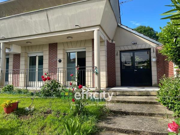 Appartement
         5 pièces
        - 110 m² 360 000 € *