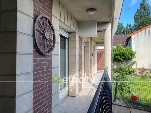 Appartement
         5 pièces
        - 110 m² 360 000 € *