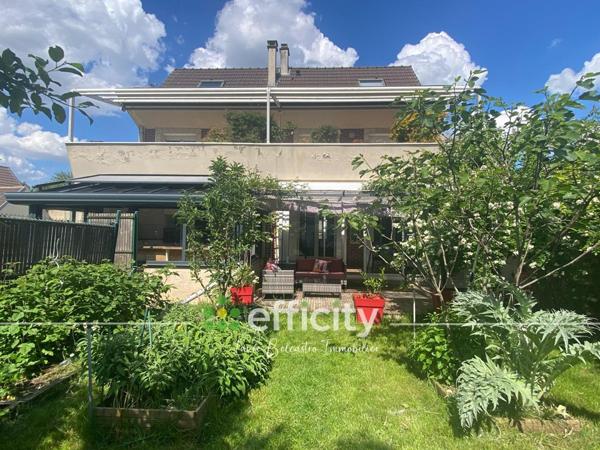 Appartement
         5 pièces
        - 110 m² 360 000 € *