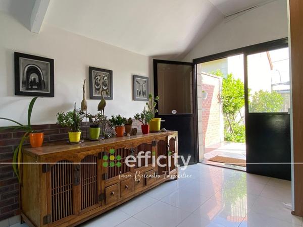 Appartement
         5 pièces
        - 110 m² 360 000 € *
