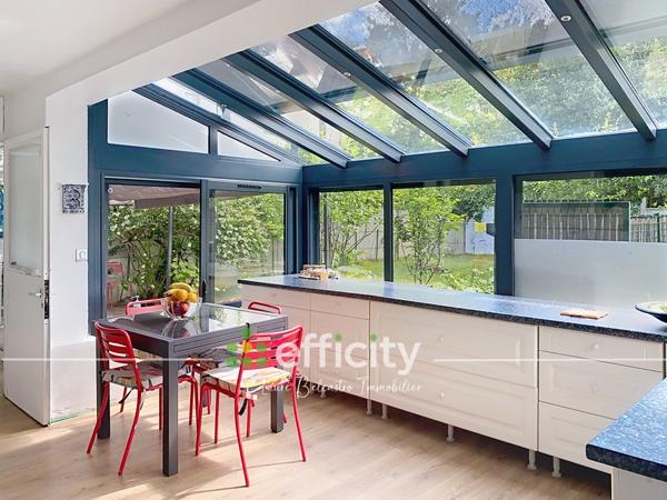Appartement
         5 pièces
        - 110 m² 360 000 € *