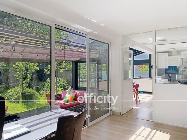 Appartement
         5 pièces
        - 110 m² 360 000 € *