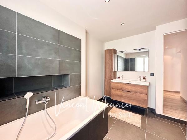 Maison de ville 110 m2 avec terrasse, Garage et salle de Cinéma