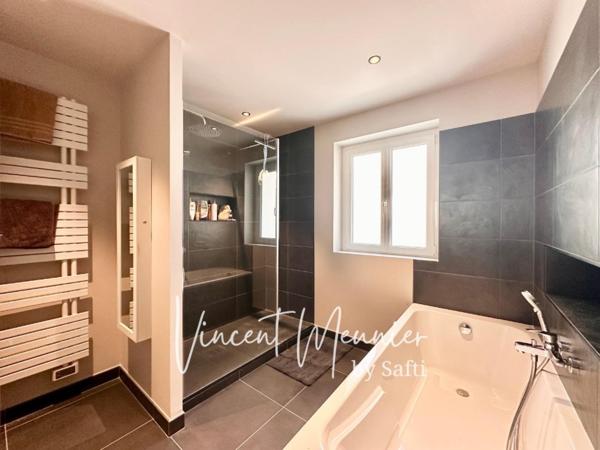 Maison de ville 110 m2 avec terrasse, Garage et salle de Cinéma