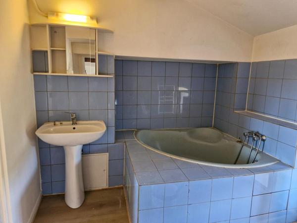 ST JUST EN CHEVALET - TENEMENT IMMOBILIER