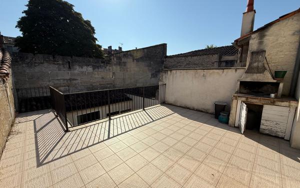 Immeuble à vendre    5 pièces • 156 m2 Jarnac