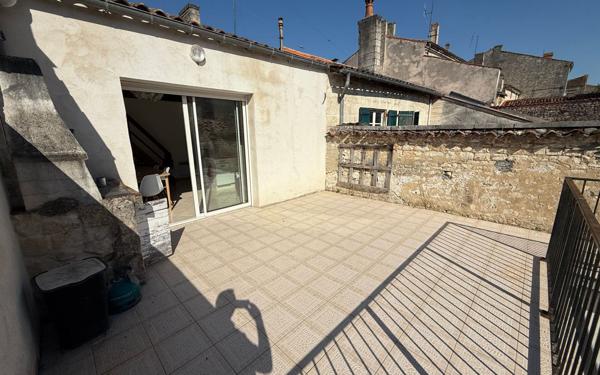 Immeuble à vendre    5 pièces • 156 m2 Jarnac