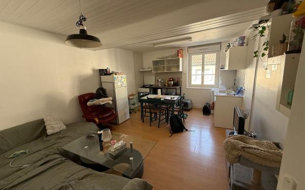 Immeuble à vendre    5 pièces • 156 m2 Jarnac