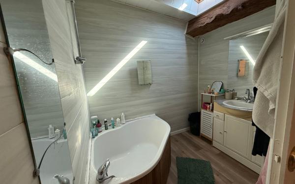 Immeuble à vendre    5 pièces • 156 m2 Jarnac