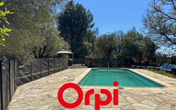 Maison à vendre    6 pièces •  Le Beausset