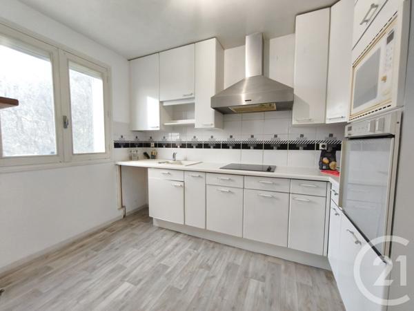 Maison à vendre  4 pièces - 102 m2 ST ETIENNE DE FONTBELLON - 07