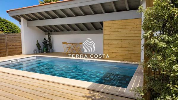 Maison familiale contemporaine avec piscine esprit patio