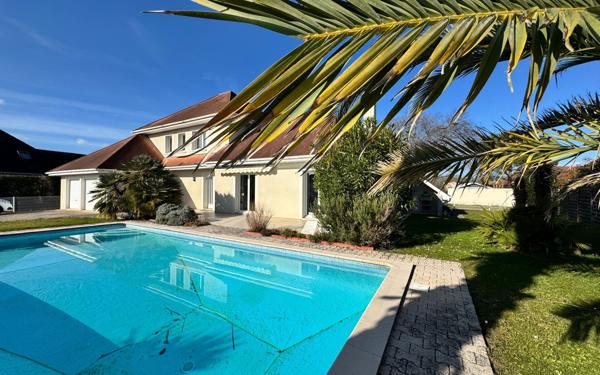 Maison à vendre    6 pièces • 180 m2 Lescar