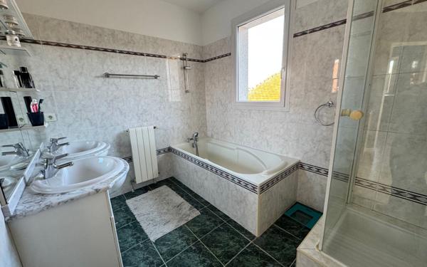 Maison à vendre    6 pièces • 180 m2 Lescar