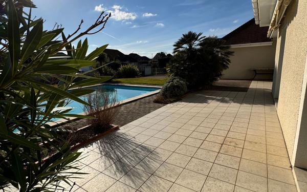 Maison à vendre    6 pièces • 180 m2 Lescar