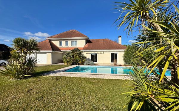 Maison à vendre    6 pièces • 180 m2 Lescar