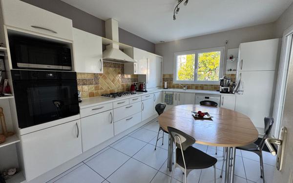 Maison à vendre    6 pièces • 180 m2 Lescar