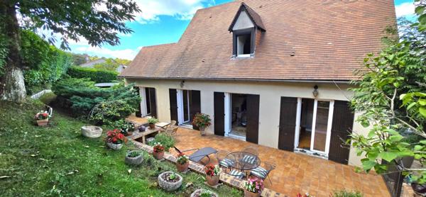 Maison de type 6,  sur un terrain de 573 m², garage privatif et jardin, sur la commune de Coulounieix Chamiers
