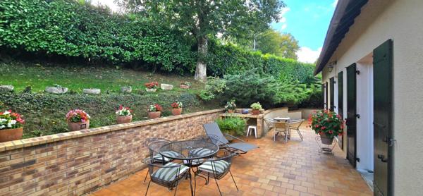 Maison de type 6,  sur un terrain de 573 m², garage privatif et jardin, sur la commune de Coulounieix Chamiers