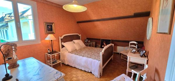 Maison de type 6,  sur un terrain de 573 m², garage privatif et jardin, sur la commune de Coulounieix Chamiers