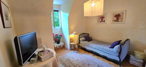 Maison de type 6,  sur un terrain de 573 m², garage privatif et jardin, sur la commune de Coulounieix Chamiers