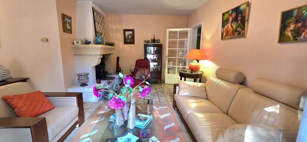 Maison de type 6,  sur un terrain de 573 m², garage privatif et jardin, sur la commune de Coulounieix Chamiers